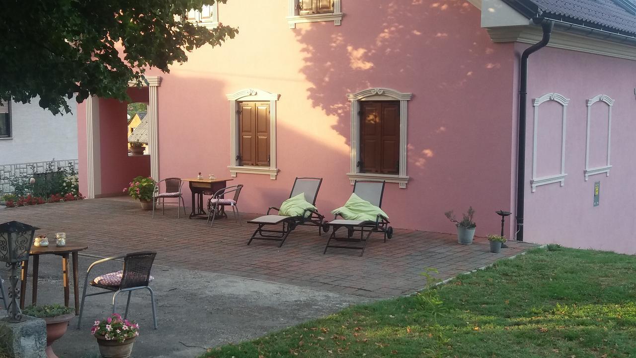 Merkež Guest House Bizeljsko Exterior foto